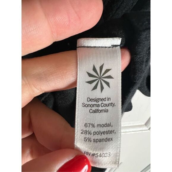 Athleta Womens Black Slant Hemline Blouse Size Small - Picture 3 of 4